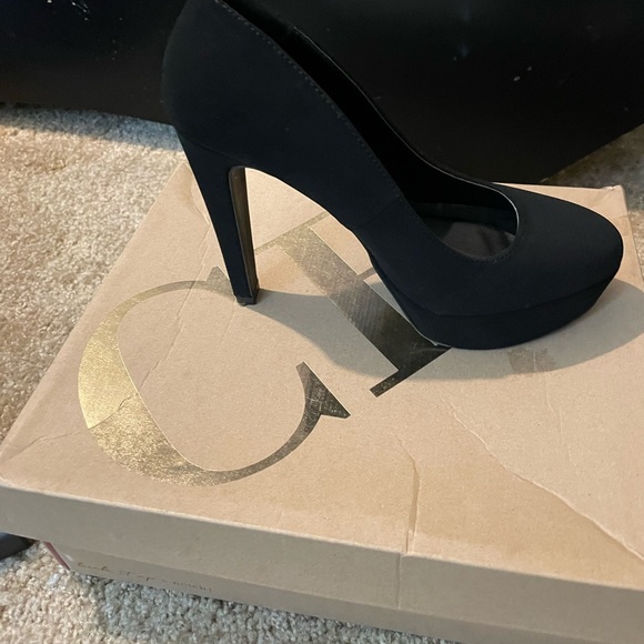 Black heels - Picture 2 of 4